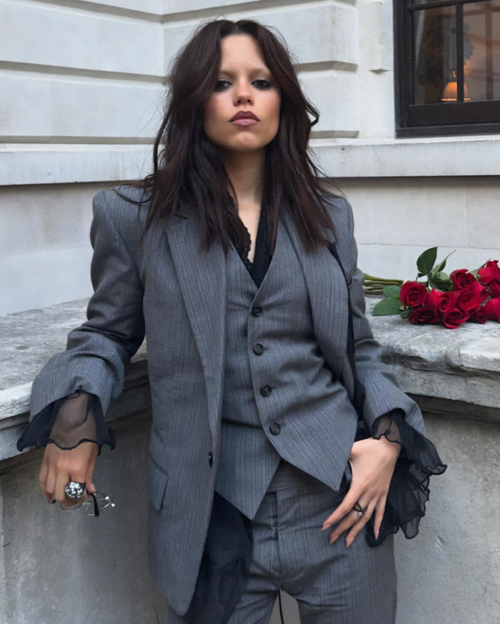 Jenna Ortega&#8217;s Risky Diamond-Encrusted Look At The 2025 Emmys Has People Mindblown
