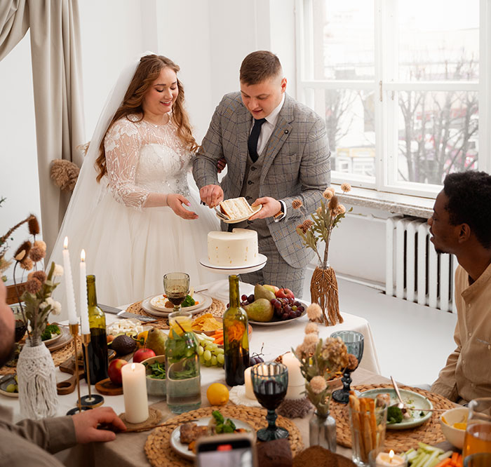 Woman Quietly Leaves A Wedding To Eat The ‘Safe’ Food She Brought, Gets Accused Of “Disrespecting The Caterer”
