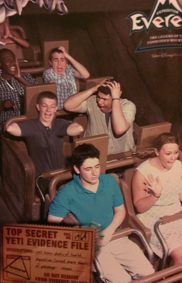 54 Of The Best Photos People Brought Home After A Trip To An Amusement Park