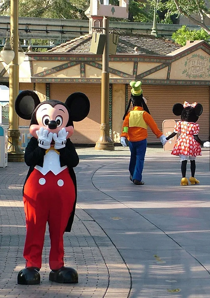 54 Of The Best Photos People Brought Home After A Trip To An Amusement Park