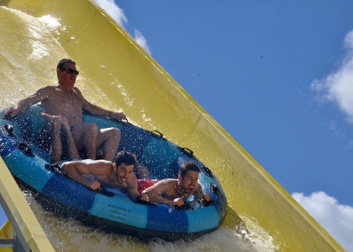 54 Of The Best Photos People Brought Home After A Trip To An Amusement Park