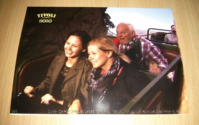 54 Of The Best Photos People Brought Home After A Trip To An Amusement Park
