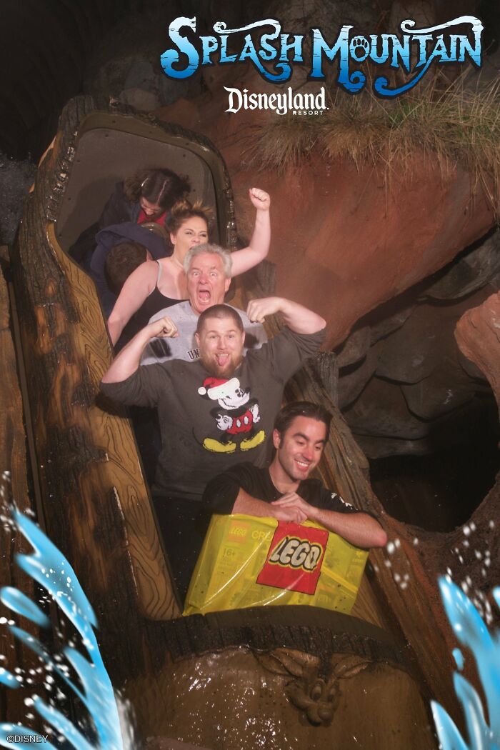 54 Of The Best Photos People Brought Home After A Trip To An Amusement Park