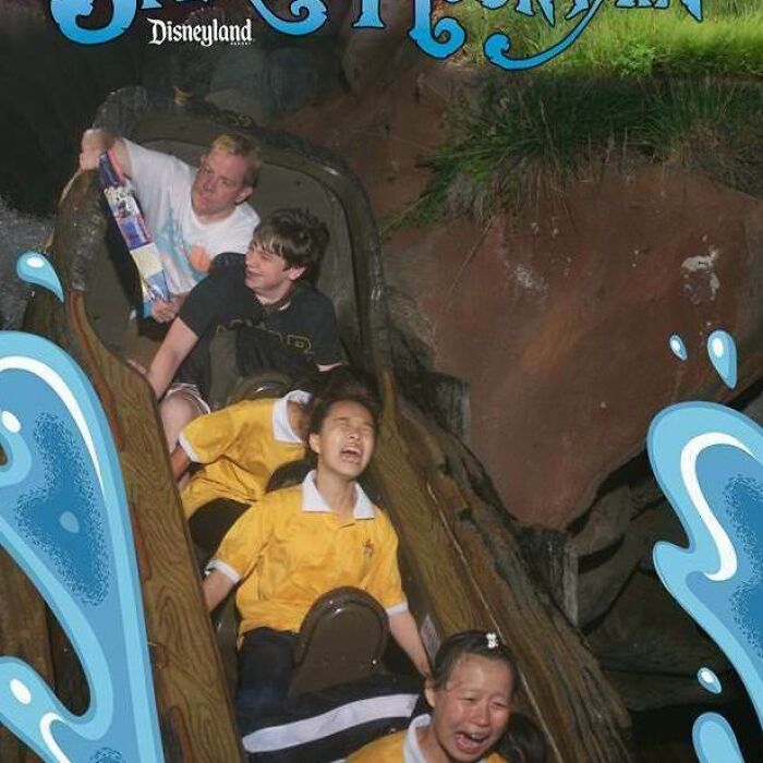 54 Of The Best Photos People Brought Home After A Trip To An Amusement Park