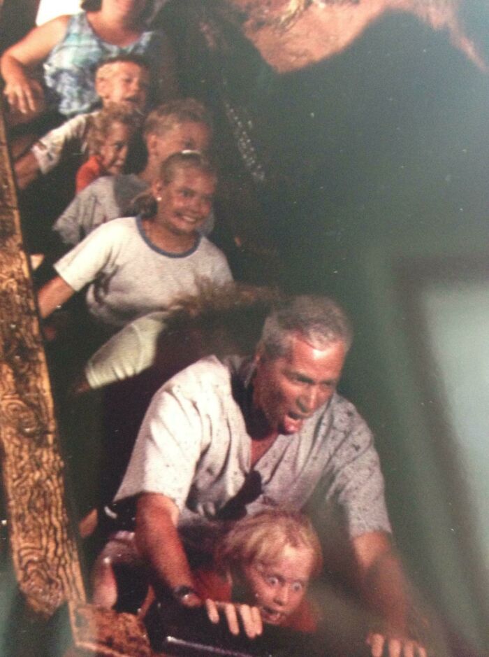 54 Of The Best Photos People Brought Home After A Trip To An Amusement Park