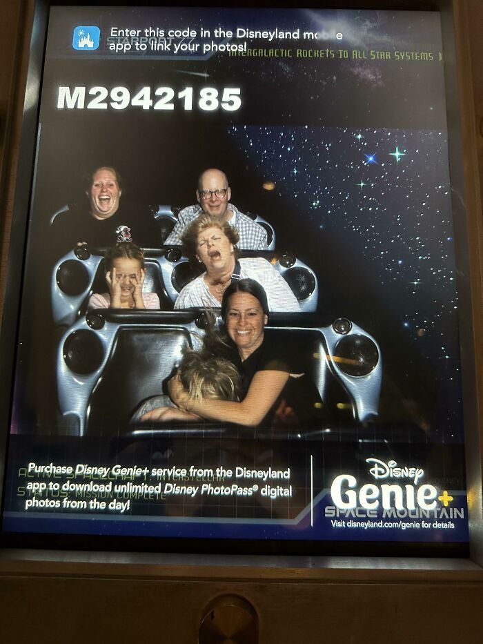 54 Of The Best Photos People Brought Home After A Trip To An Amusement Park