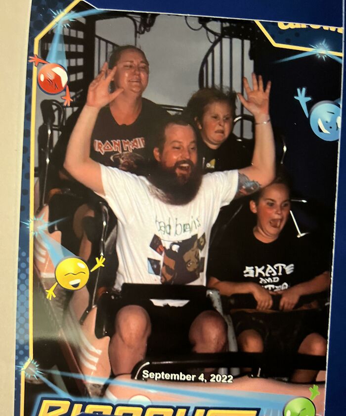 54 Of The Best Photos People Brought Home After A Trip To An Amusement Park