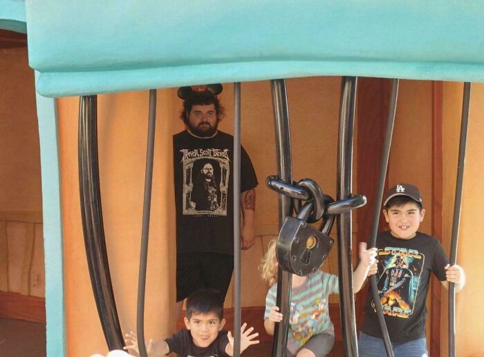 54 Of The Best Photos People Brought Home After A Trip To An Amusement Park