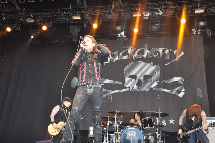 “What’s The Worst Concert You’ve Ever Been To?”: People Share Their Regrets