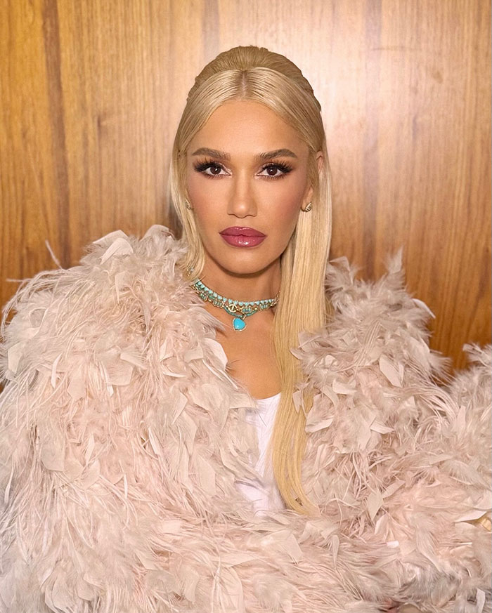 “Who Is This White Lady?”: Fans Mistake Jennifer Lopez For Gwen Stefani In New Look