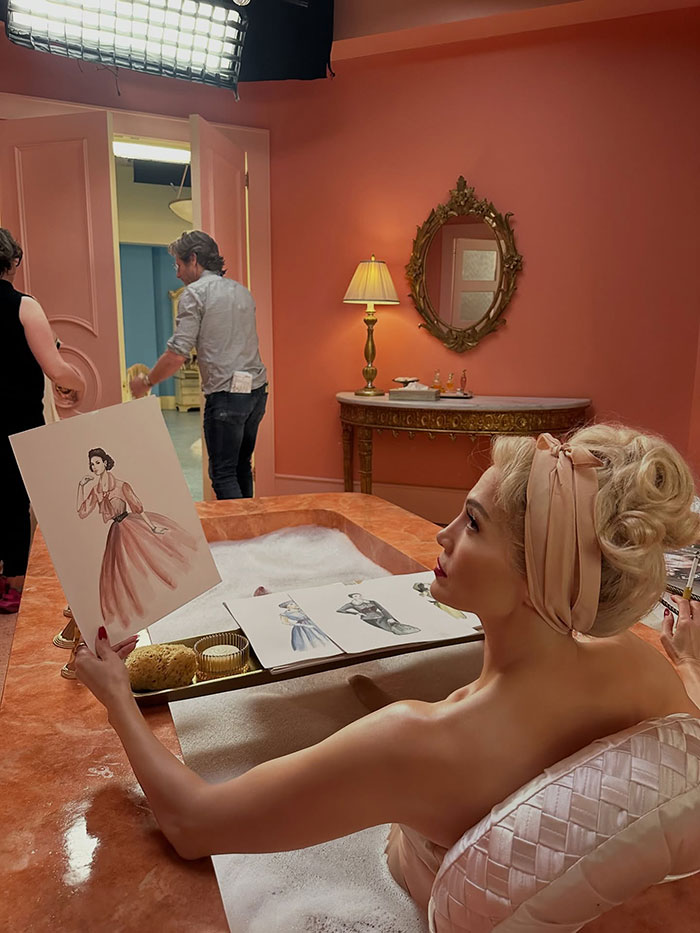 “Who Is This White Lady?”: Fans Mistake Jennifer Lopez For Gwen Stefani In New Look
