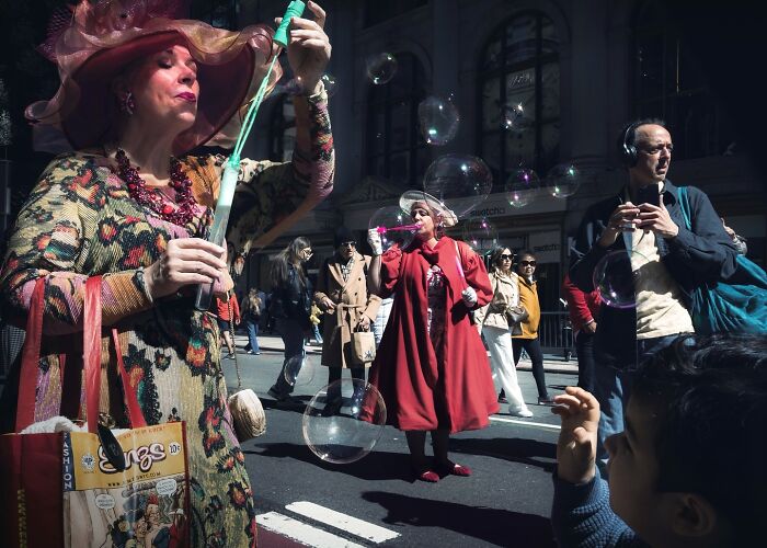 50 Unforgettable Moments Captured On The Streets By Billy Dinh