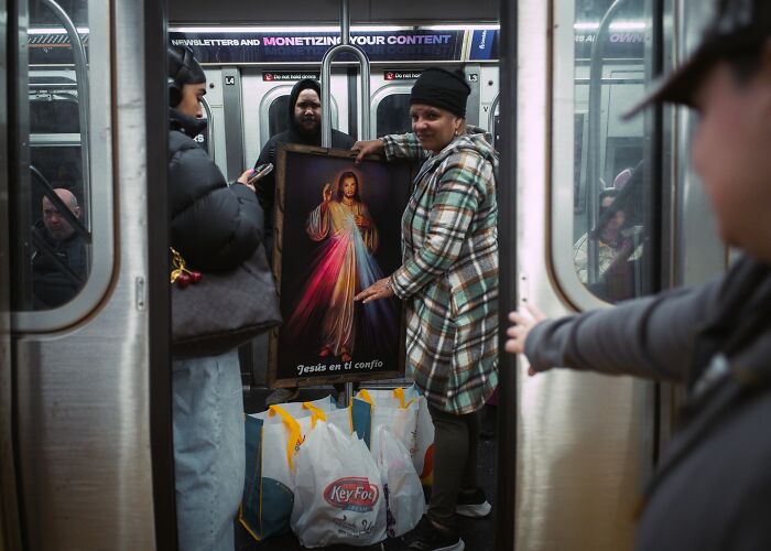 50 Unforgettable Moments Captured On The Streets By Billy Dinh