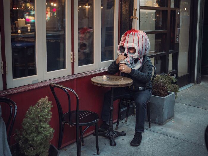 50 Unforgettable Moments Captured On The Streets By Billy Dinh