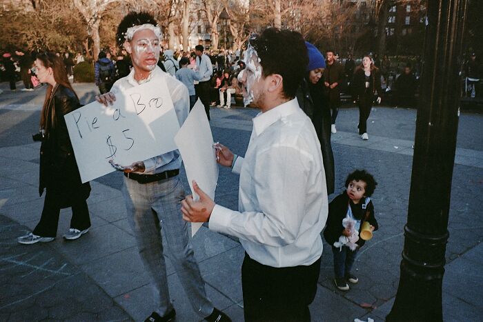 50 Unforgettable Moments Captured On The Streets By Billy Dinh