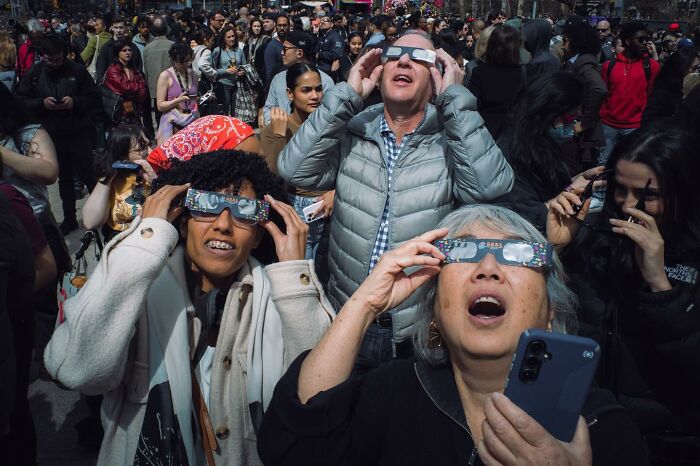 50 Unforgettable Moments Captured On The Streets By Billy Dinh