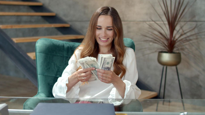 Wife Becomes A Controlling Tyrant Once Fam Gets Rich, Makes Everyone Miserable, Hubby Plans Divorce