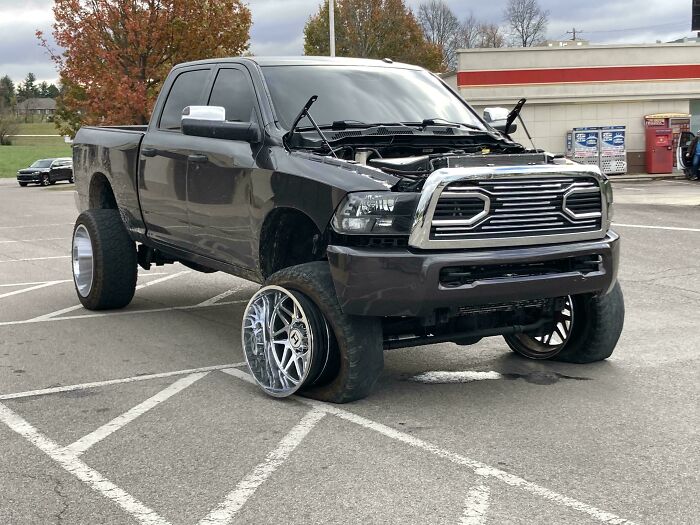 43 Times Customers Left Mechanics Speechless With What Just Rolled Into Their Shops (New Pics)