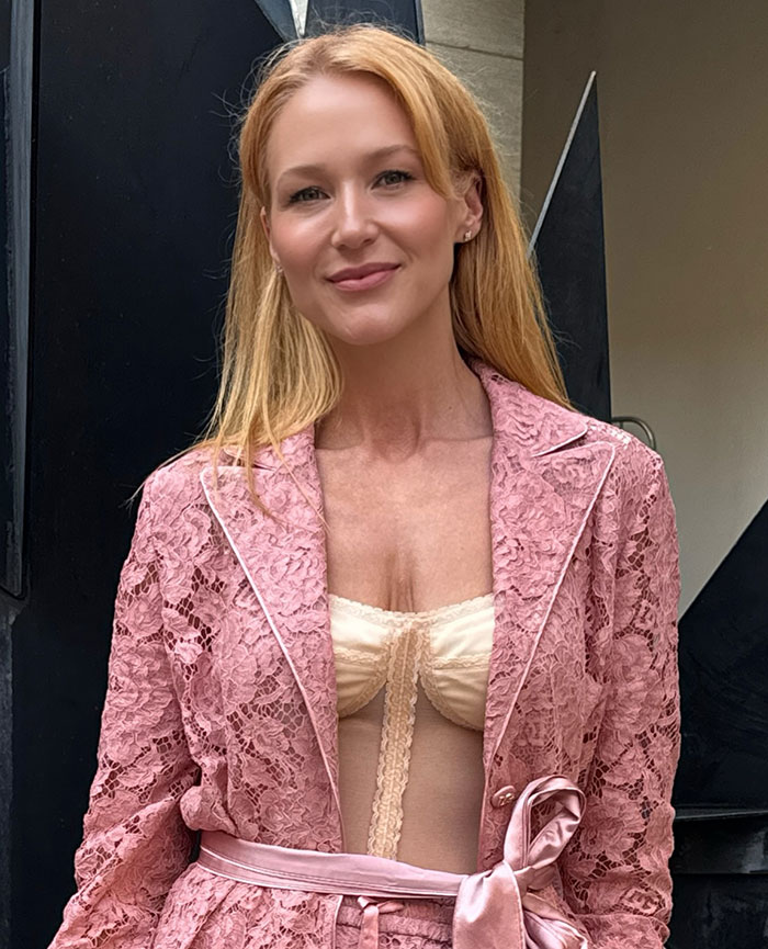 51-Year-Old 90s Star Shows Off Her Toned Body In Bikini And Reveals Her Fitness Secrets To Fans