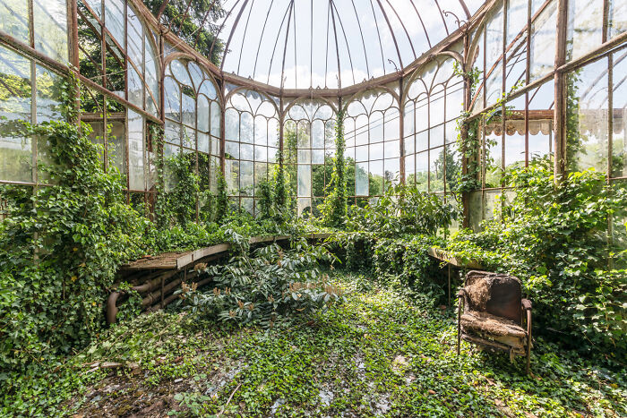 “Secret Gardens”: I Photographed Abandoned Greenhouses Around The World (19 Pics)