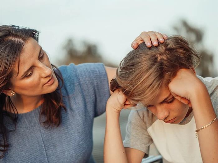 17YO’s Life Shaken Up After Her Parents Return From A 7-Year-Long &#8216;World Trip&#8217; And Want Her Back