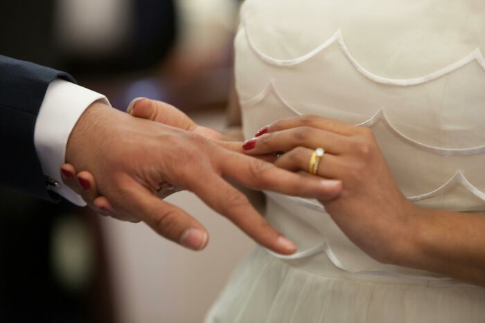 33 Real-Life Stories From Men Who Got Married For All The Wrong Reasons And How That&#8217;s Going Now
