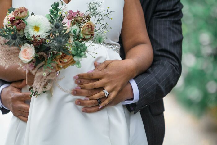 33 Real-Life Stories From Men Who Got Married For All The Wrong Reasons And How That&#8217;s Going Now