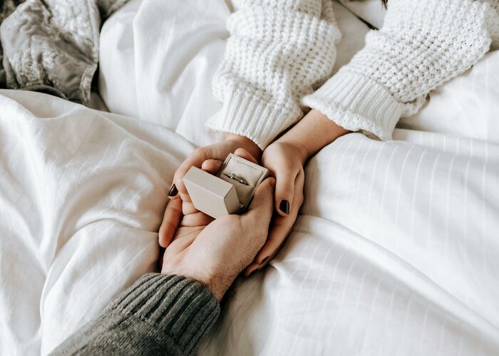 33 Real-Life Stories From Men Who Got Married For All The Wrong Reasons And How That&#8217;s Going Now
