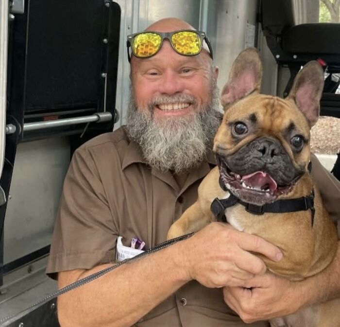 145 Times UPS Drivers Met Adorable Pets And Couldn’t Help But Brag (New Pics)