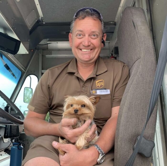 145 Times UPS Drivers Met Adorable Pets And Couldn’t Help But Brag (New Pics)