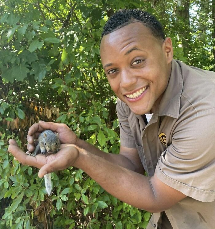 145 Times UPS Drivers Met Adorable Pets And Couldn’t Help But Brag (New Pics)