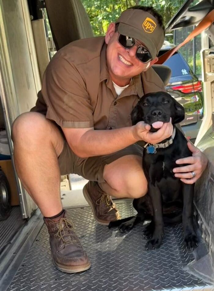 145 Times UPS Drivers Met Adorable Pets And Couldn’t Help But Brag (New Pics)