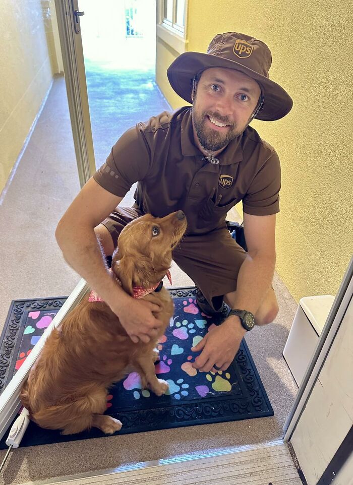 145 Times UPS Drivers Met Adorable Pets And Couldn’t Help But Brag (New Pics)