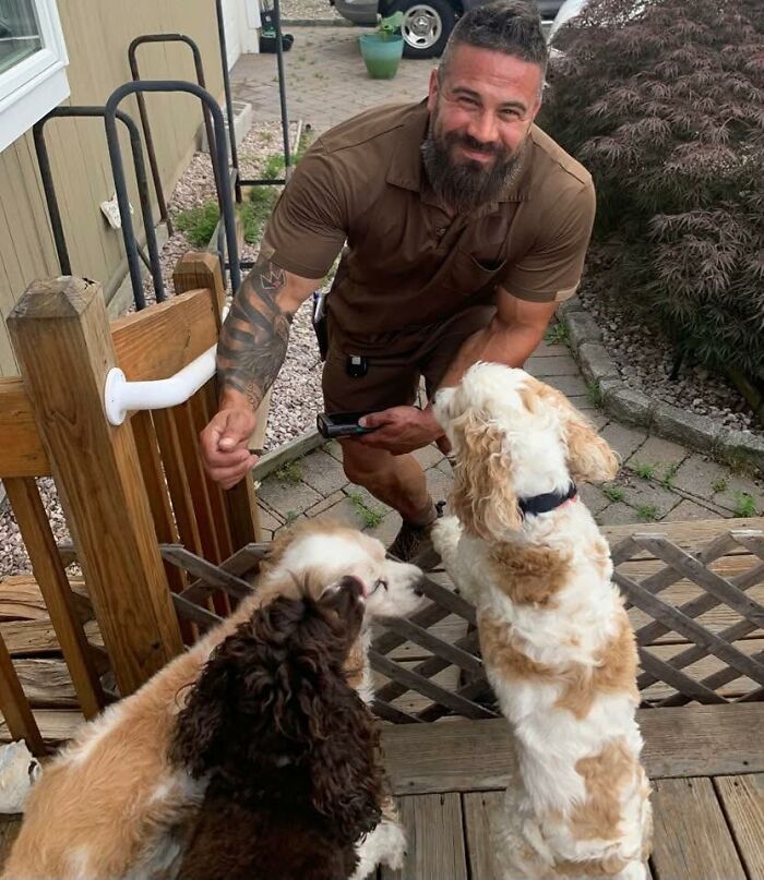 145 Times UPS Drivers Met Adorable Pets And Couldn’t Help But Brag (New Pics)