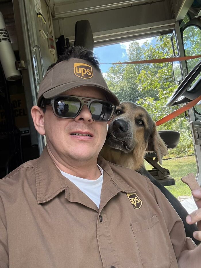 145 Times UPS Drivers Met Adorable Pets And Couldn’t Help But Brag (New Pics)