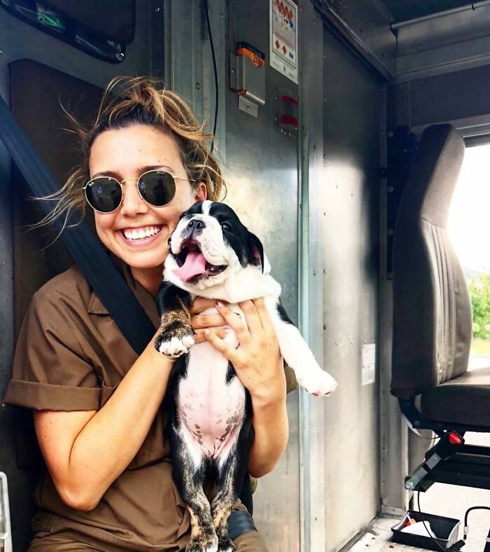 145 Times UPS Drivers Met Adorable Pets And Couldn’t Help But Brag (New Pics)