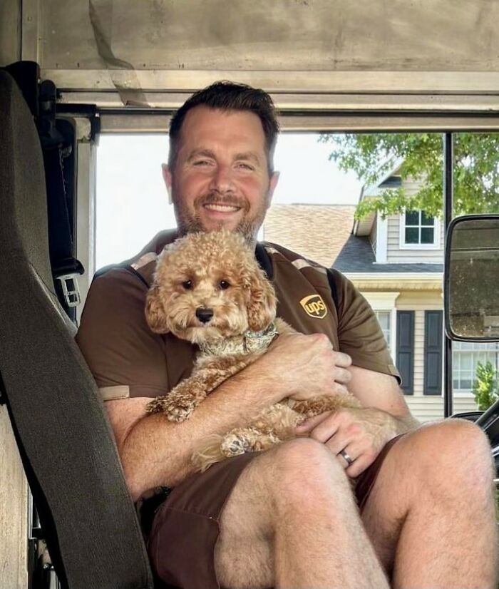 145 Times UPS Drivers Met Adorable Pets And Couldn’t Help But Brag (New Pics)