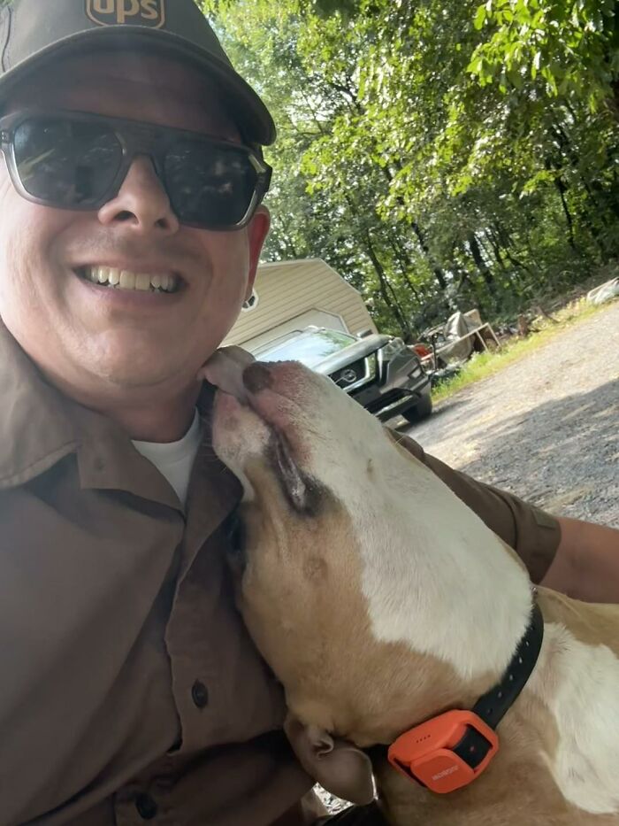 145 Times UPS Drivers Met Adorable Pets And Couldn’t Help But Brag (New Pics)