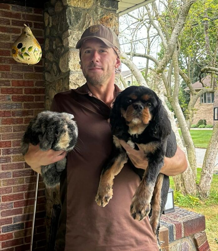 145 Times UPS Drivers Met Adorable Pets And Couldn’t Help But Brag (New Pics)