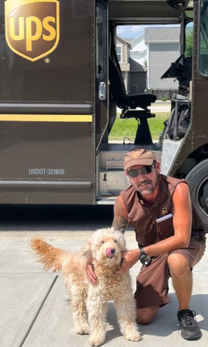 145 Times UPS Drivers Met Adorable Pets And Couldn’t Help But Brag (New Pics)