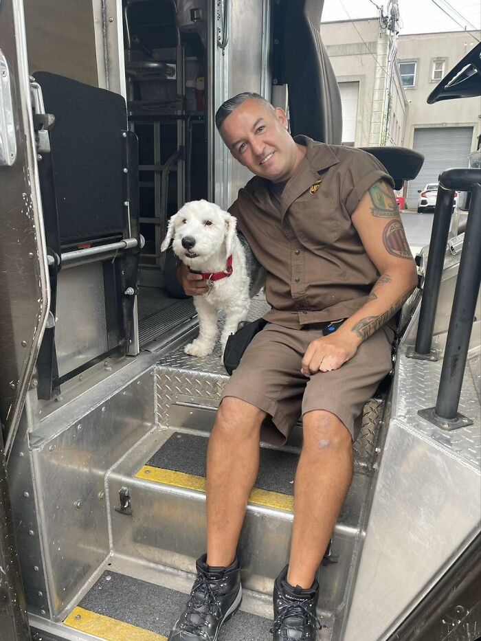 145 Times UPS Drivers Met Adorable Pets And Couldn’t Help But Brag (New Pics)