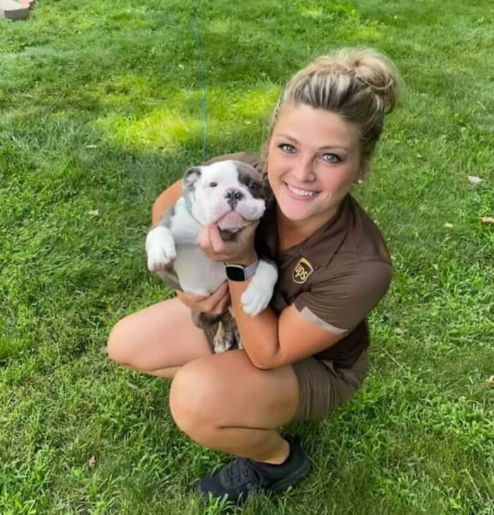 145 Times UPS Drivers Met Adorable Pets And Couldn’t Help But Brag (New Pics)