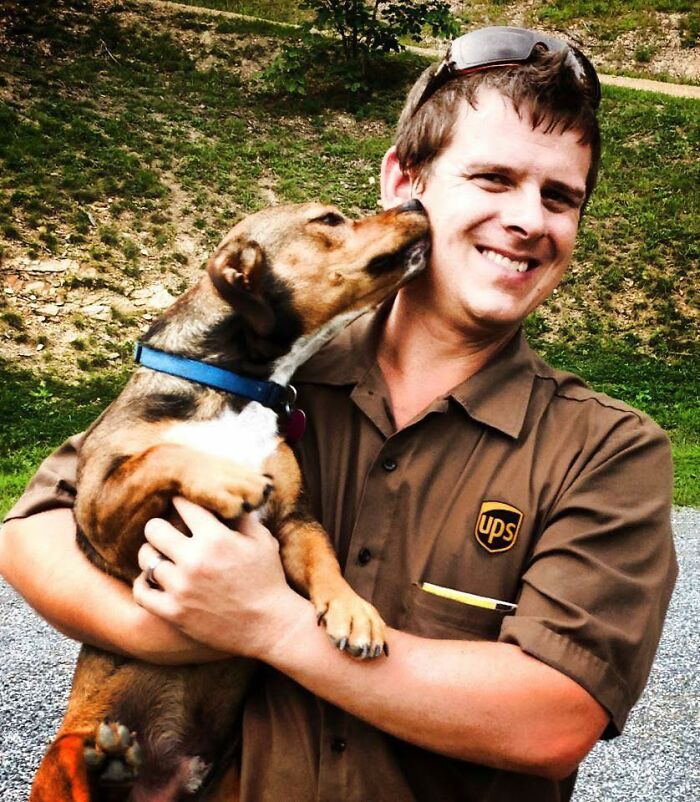 145 Times UPS Drivers Met Adorable Pets And Couldn’t Help But Brag (New Pics)