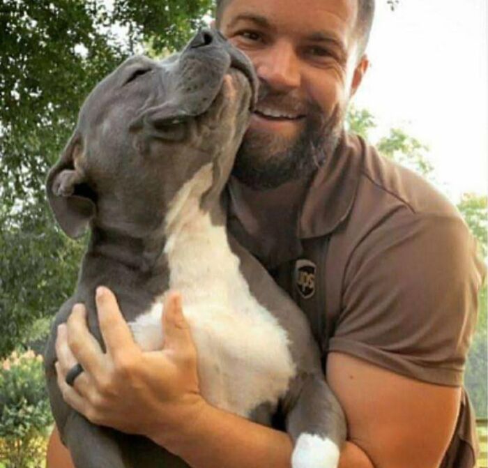 145 Times UPS Drivers Met Adorable Pets And Couldn’t Help But Brag (New Pics)