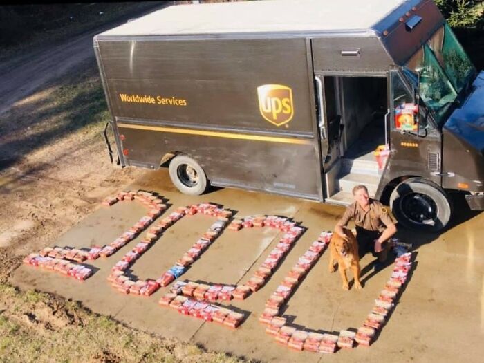 145 Times UPS Drivers Met Adorable Pets And Couldn’t Help But Brag (New Pics)