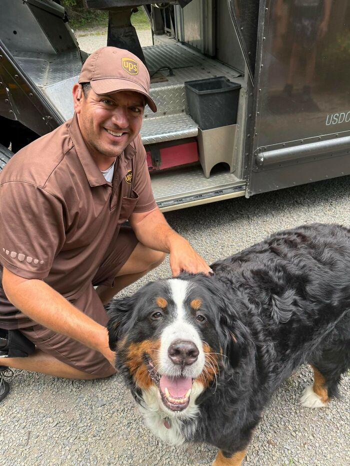 145 Times UPS Drivers Met Adorable Pets And Couldn’t Help But Brag (New Pics)