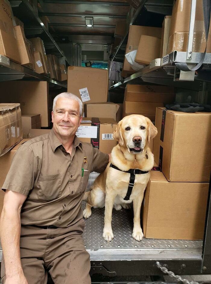 145 Times UPS Drivers Met Adorable Pets And Couldn’t Help But Brag (New Pics)