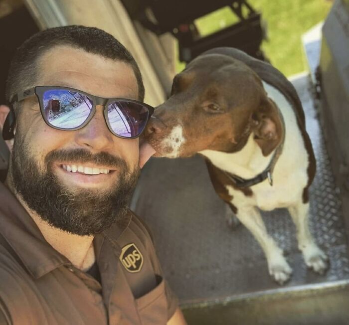 145 Times UPS Drivers Met Adorable Pets And Couldn’t Help But Brag (New Pics)