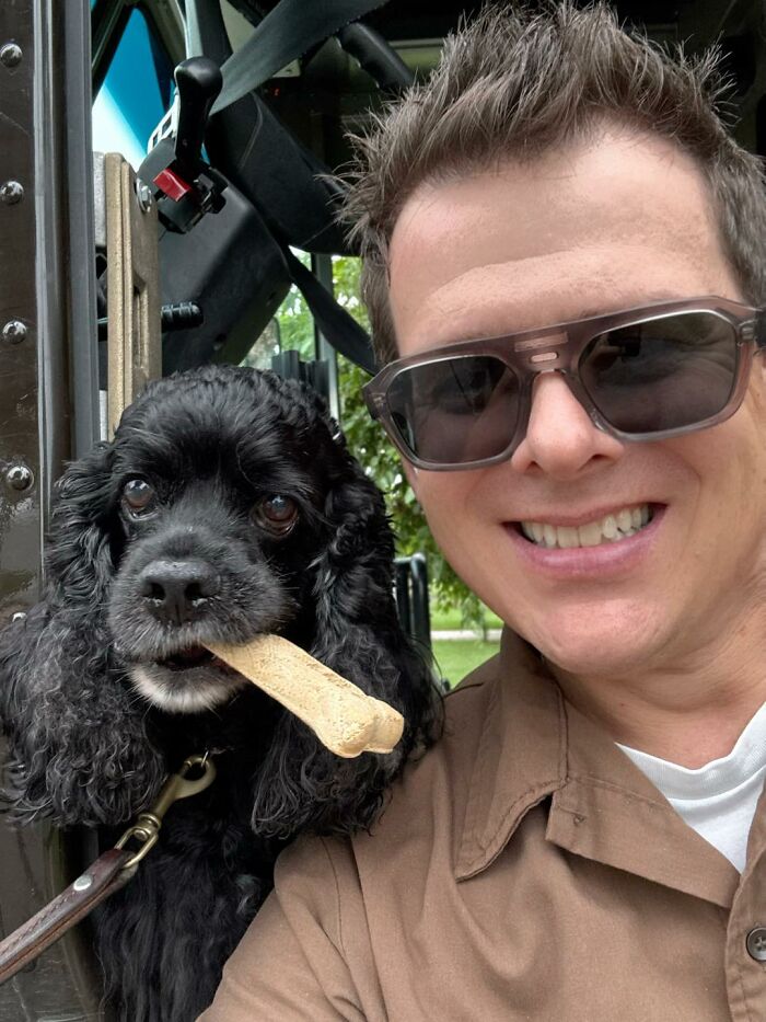 145 Times UPS Drivers Met Adorable Pets And Couldn’t Help But Brag (New Pics)