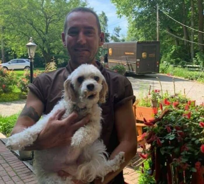 145 Times UPS Drivers Met Adorable Pets And Couldn’t Help But Brag (New Pics)